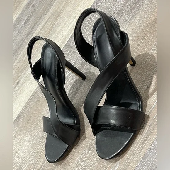 Black sling back heels - Picture 3 of 5